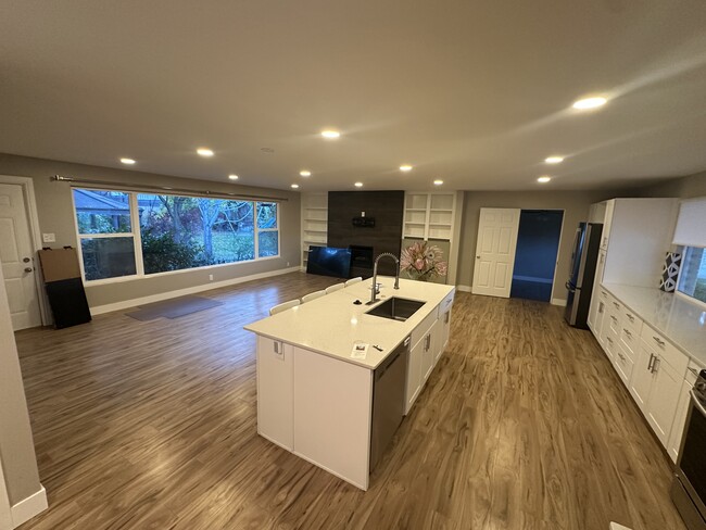 Building Photo - BEREA POPERTY ( PRIVATE)