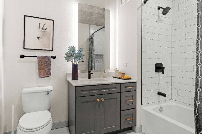 Foto del edificio - 165 W Huron St