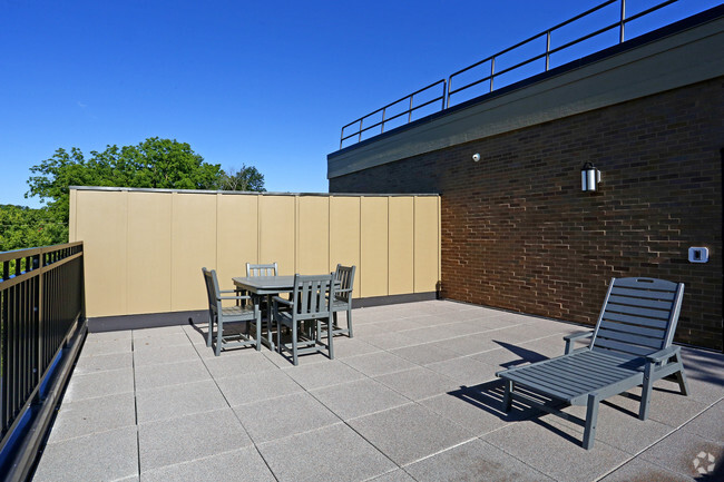 Rooftop Terrace - 5th on 5th Apartments