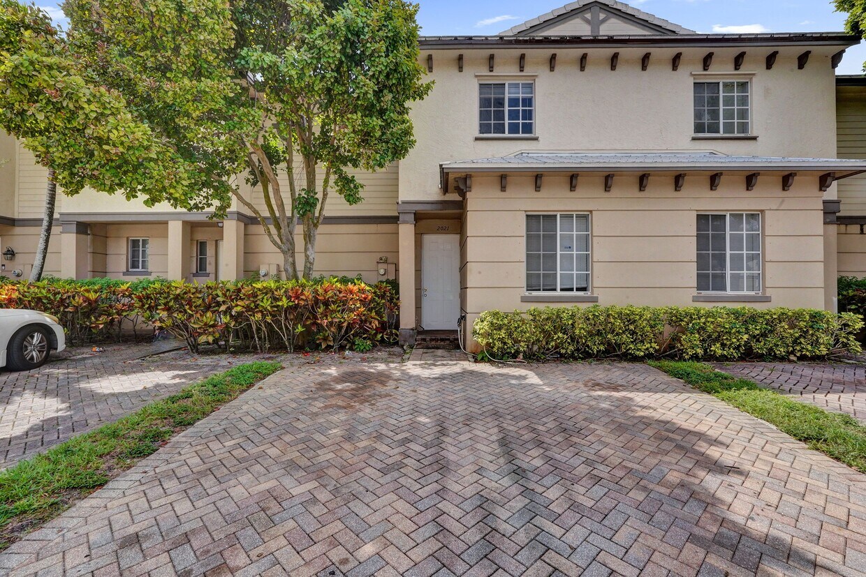 Foto principal - 2021 Island Dr
