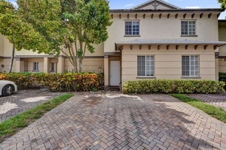 Building Photo - 2021 Island Dr