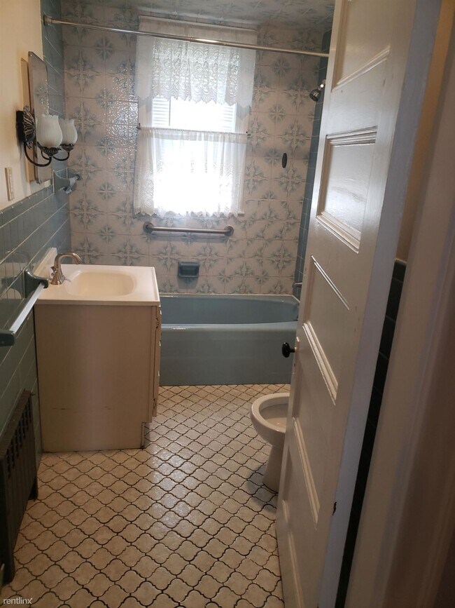 Building Photo - 3 br, 1 bath  - 49 Shannon St # 51