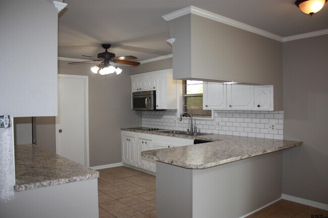 Building Photo - 107 Senter Ave