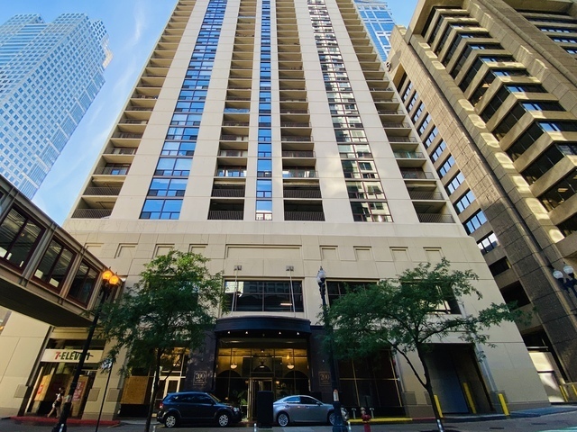 Foto principal - 200 N Dearborn St