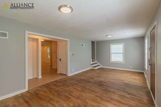 Building Photo - 1404 Legore Ln