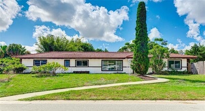 Building Photo - 2618 Valencia Dr