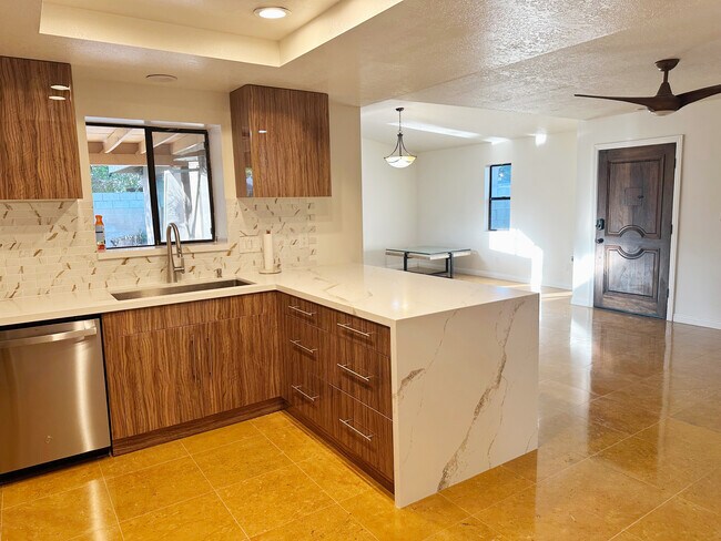 Foto del edificio - 43550 Carmel Cir