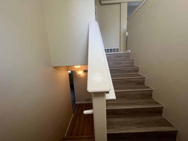 Building Photo - Beautiful home available Now!