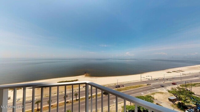 Foto del edificio - 2668 Beach Blvd