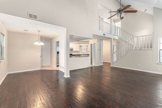 Building Photo - 4 bdrm, 2 bath home w/ a pool! Pool service included!
