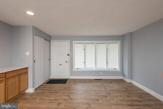 Building Photo - 5452 Vicaris St