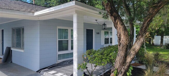 Foto del edificio - 5305 Whiteway Dr