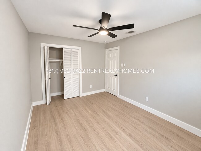 Foto del edificio - 8714 Twisting Vine Ln