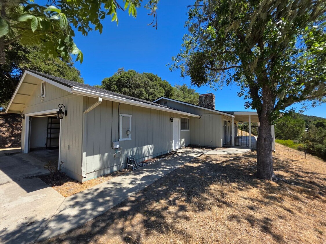 Primary Photo - AVAILABLE AUGUST - WESTSIDE RANCHETTE! 3 B...