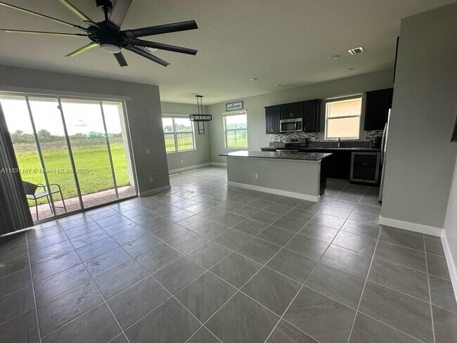 Building Photo - 8159 NW Greenbank Cir