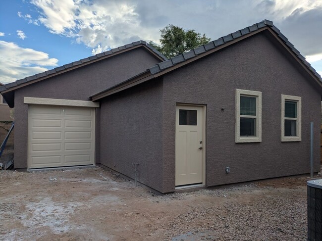 Building Photo - 14339 W Desert Hills Dr