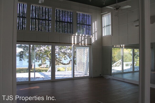 Building Photo - 2 br, 1 bath House - 1702 River Drive