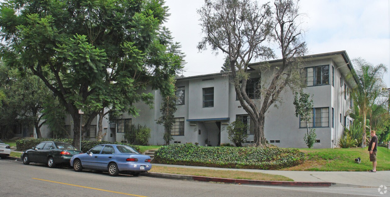 Foto del edificio - 3470-3488 Clarington Ave