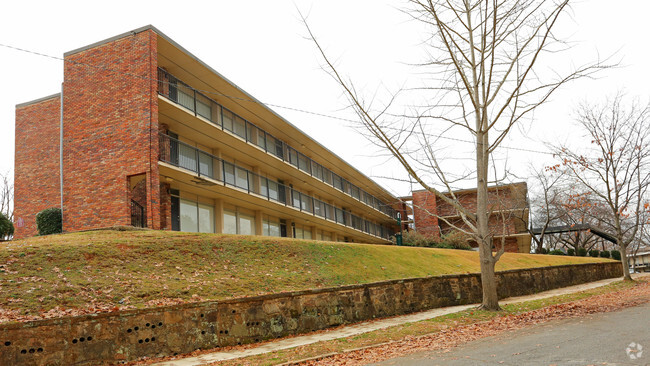 Building Photo - 2990 S Rhodes Cir