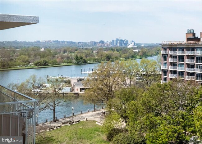 Foto del edificio - 1425 4th St SW