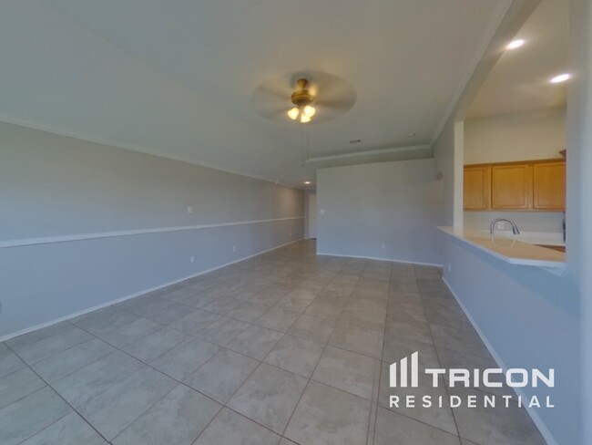 Building Photo - 9600 Orinda Dr