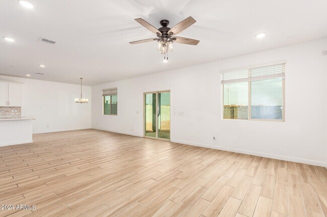 Foto del edificio - 10633 W Wood St