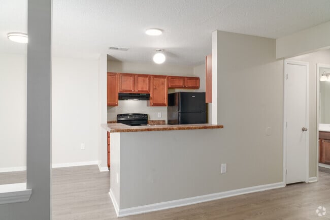 3BR, 2BA - 1,033SF - Kitchen - The Village on Hill Street