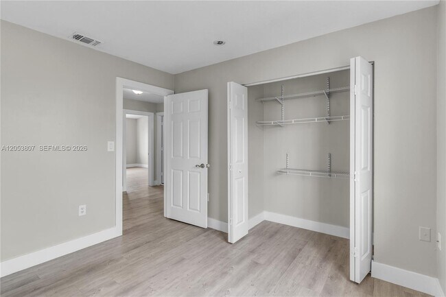 Foto del edificio - 7463 SW 164th Ave