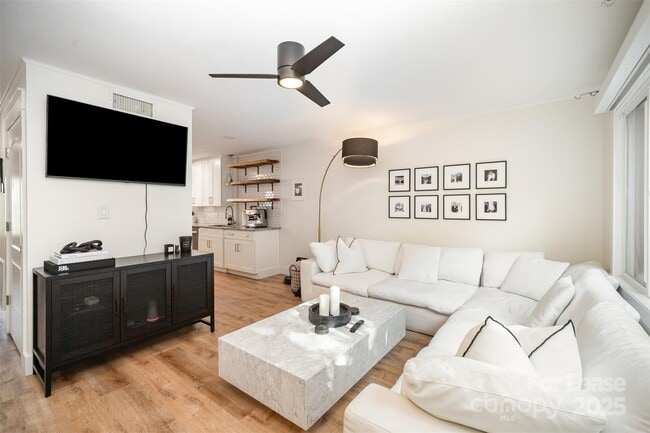 Foto del edificio - 4611 Hedgemore Dr