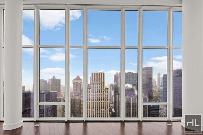 Building Photo - Penthouse  with Terrace/WD/Heated bathroom...