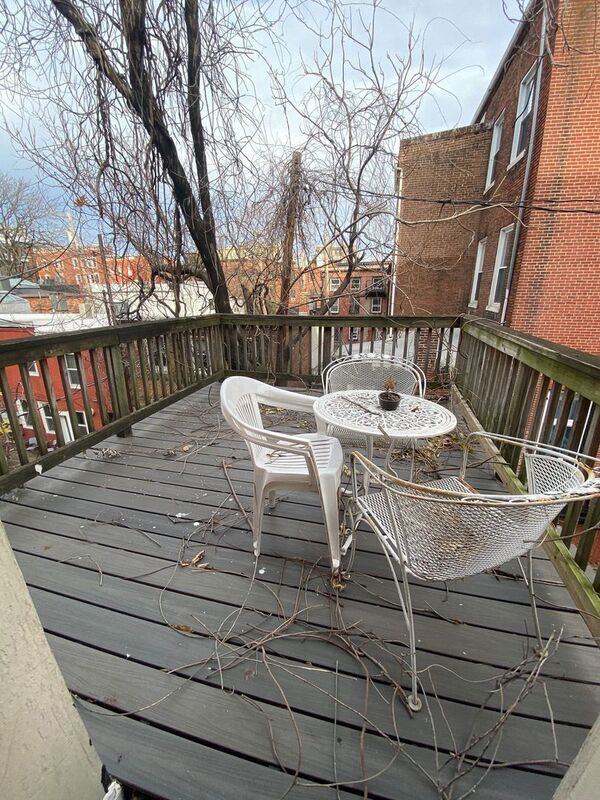 Primary Photo - 24 E Mt Vernon Pl