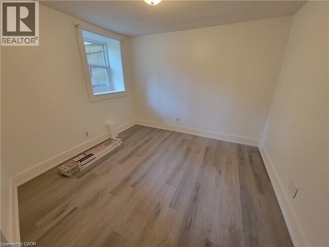 Photo du bâtiment - 98 West Avenue N
