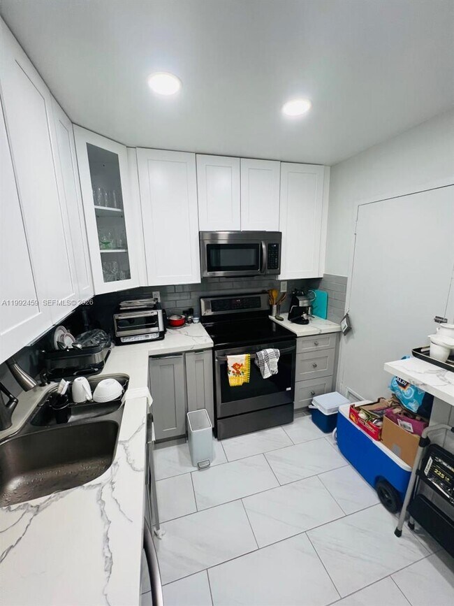 Foto del edificio - 400 Kings Point Dr