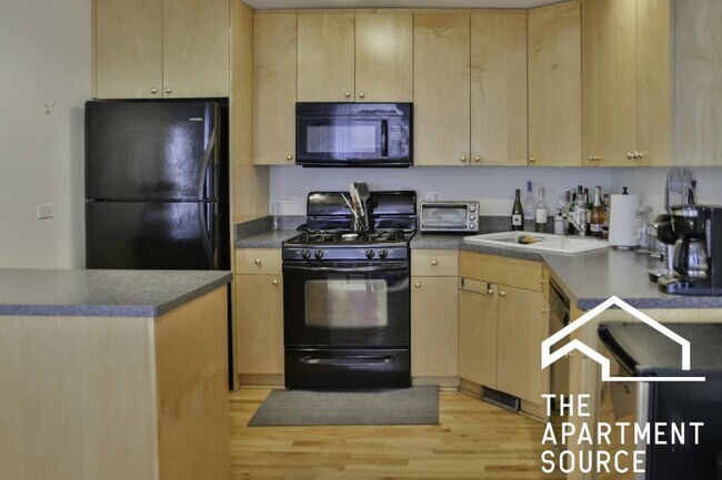 Building Photo - 3 bedroom in Chicago IL 60622