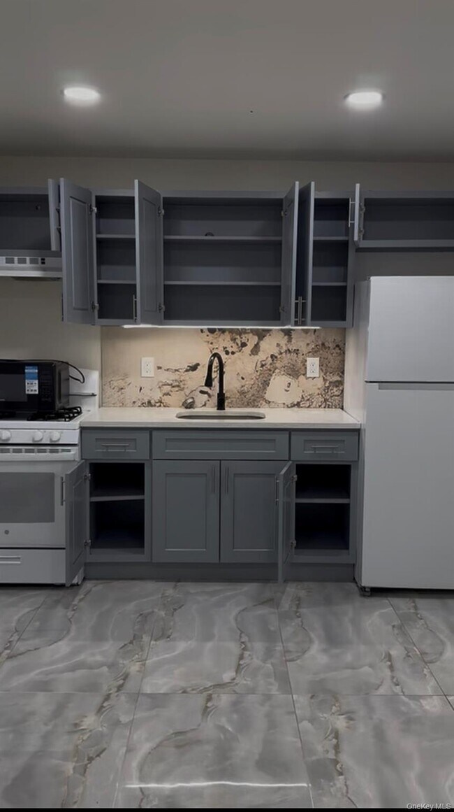 Building Photo - 49 Gladys St