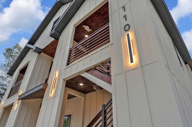 Foto del edificio - The Townhomes on Webb