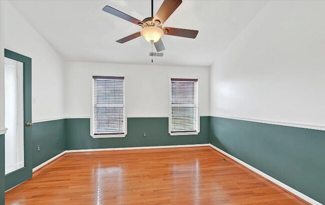 Foto del edificio - 9855 Sherwood Farm Rd