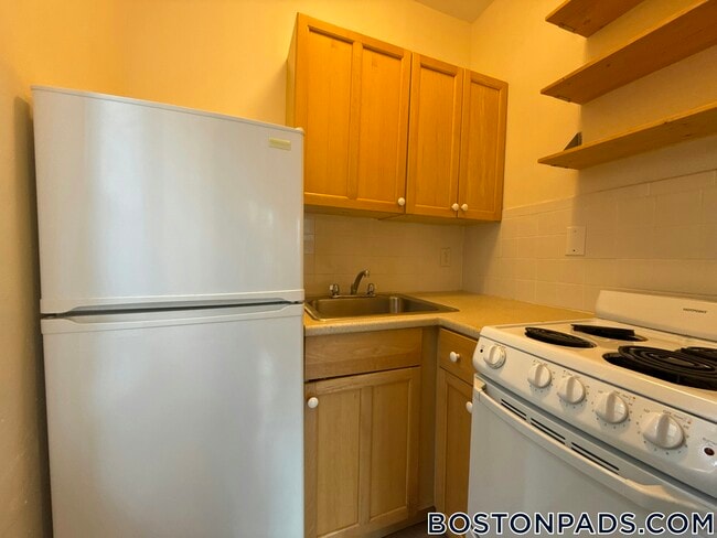 Building Photo - 2 Elmwood Ave