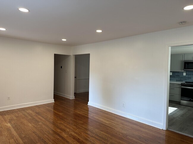 Building Photo - 205 Danray Dr