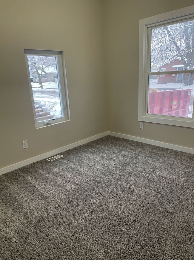 Building Photo - Fully Remodeled 2 Bedroom 1 Bath home
