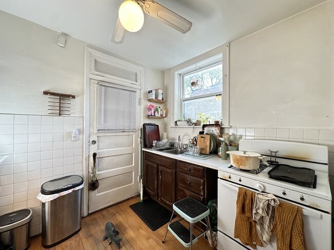 Foto del edificio - 2131 W Giddings St