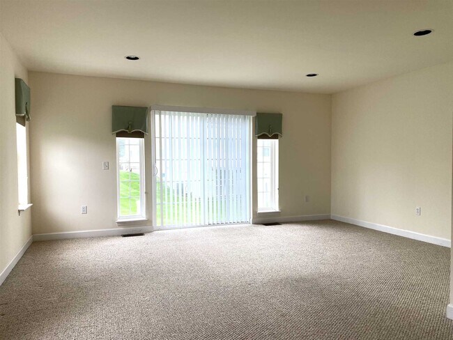 Building Photo - 4806 Ridgecrest Dr