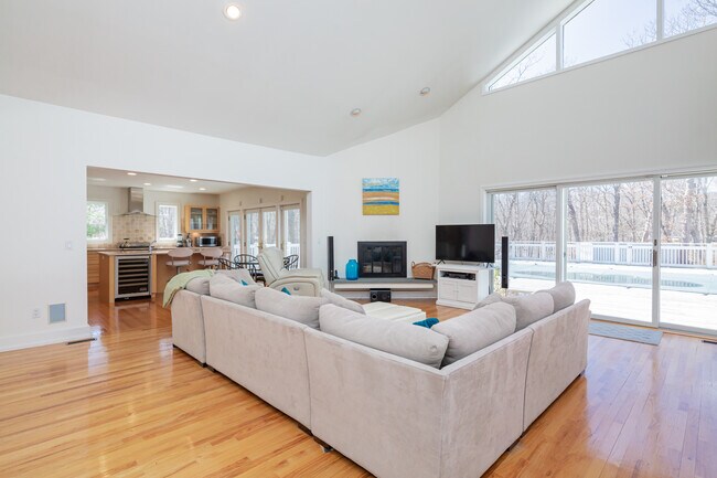 Foto del edificio - 23 N Hollow Dr