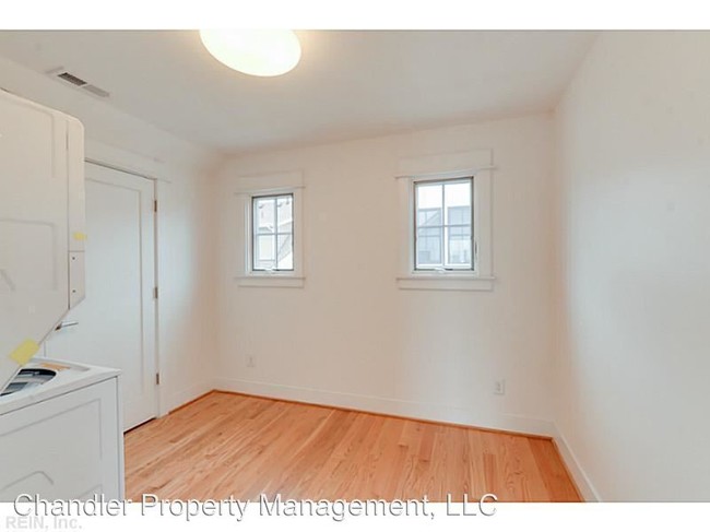 Building Photo - 9572 29th Bay St