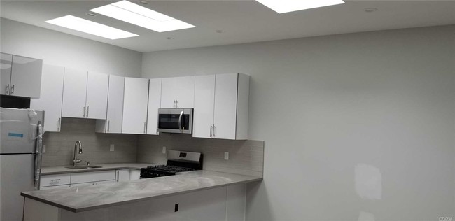 Foto del edificio - 185-25 Merrick Blvd