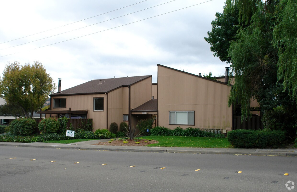 Primary Photo - 2440 Tachevah Dr
