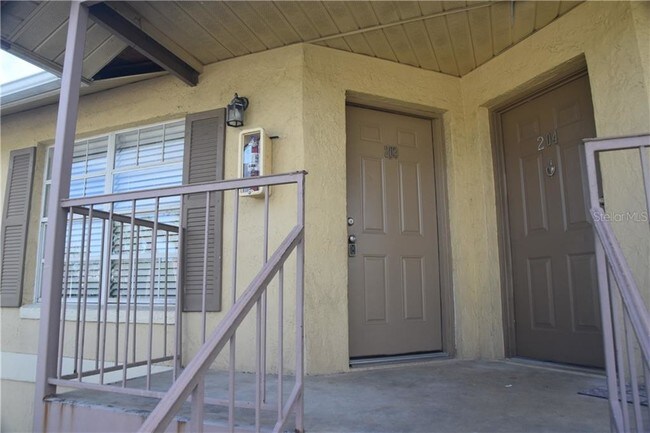 Building Photo - 3651 N Goldenrod Rd