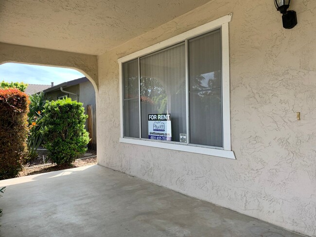 Foto del edificio - 1640 Clearview Dr