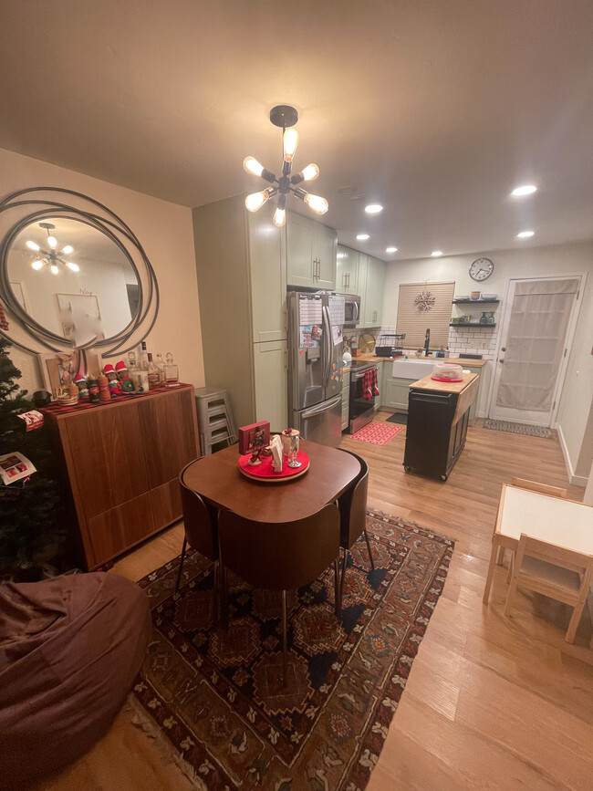 Dining Area - 1604 Presioca St