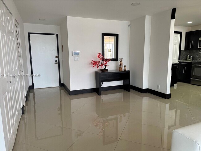 Building Photo - 2017 S Ocean Dr